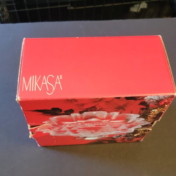MIKASA CHRISTMAS STORY FOOTED BON BON PLATE NIB 9-3/4" - Picture 5 of 9